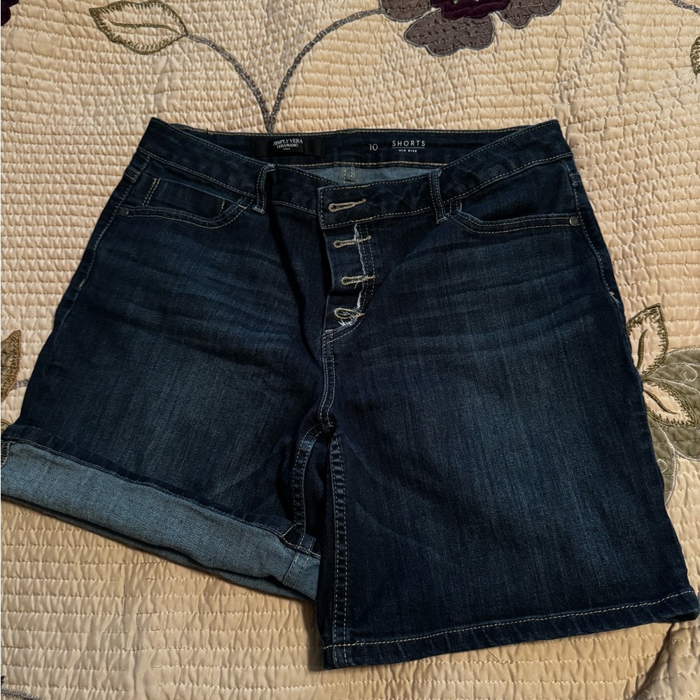 Simply Vera mid rise Jean shorts size 10